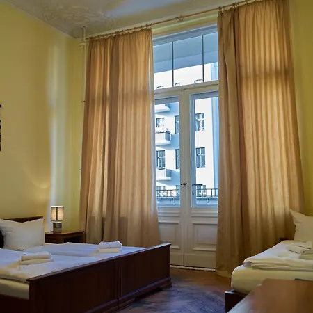 Bernstein Am Kurfuerstendamm 3* Berlín